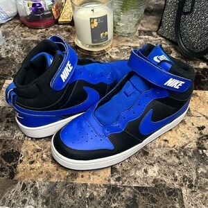 Nike court Borough mid 2